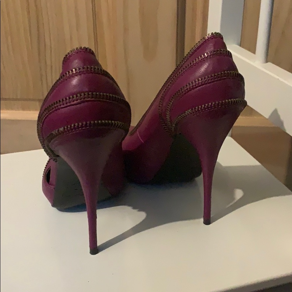 heels - Picture 3 of 3